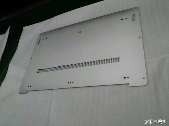 小米筆記本？看樣子面板是鋁模具
